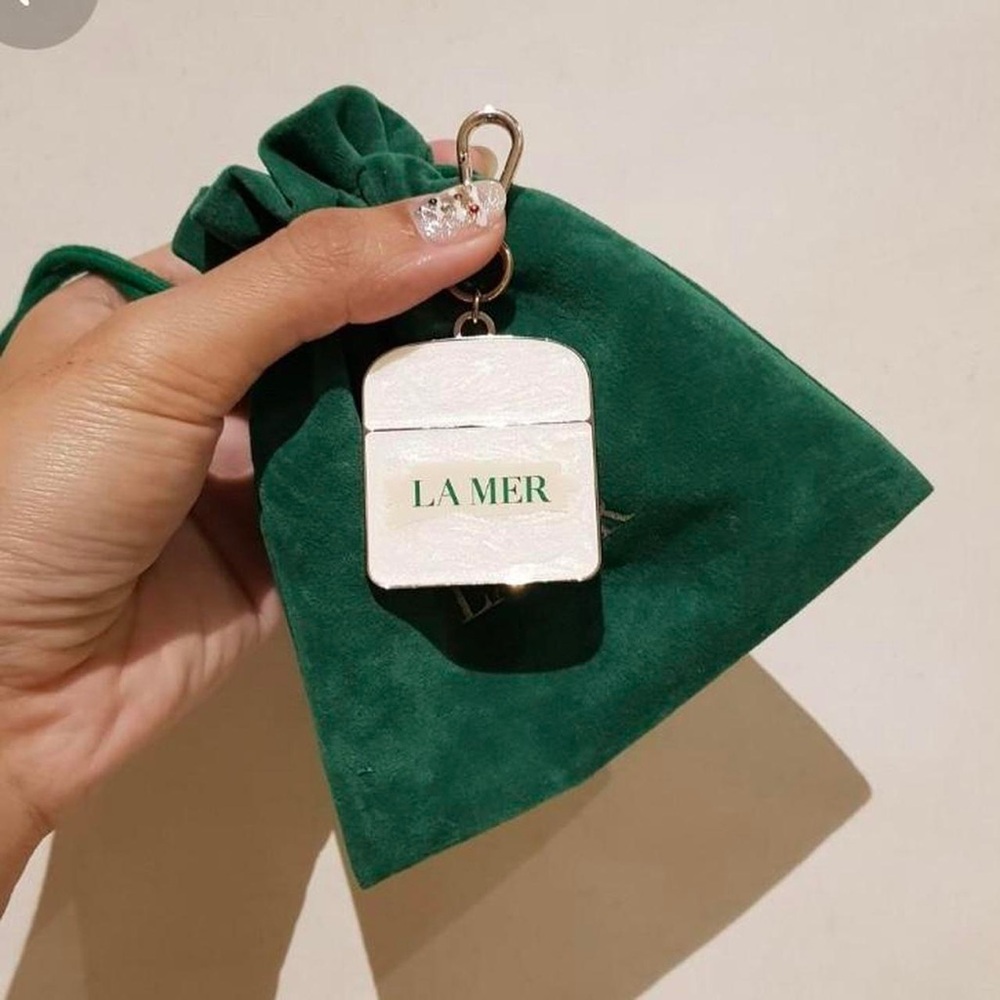 La Mer mother of pearl keychain